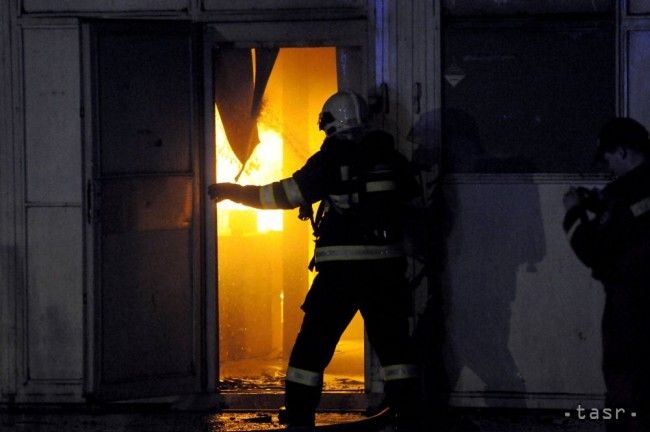 Pri požiari rodinného domu zahynul v Novej Bystrici jeden človek