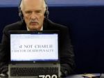 Poľský europoslanec dostal trest za hajlovanie v parlamente