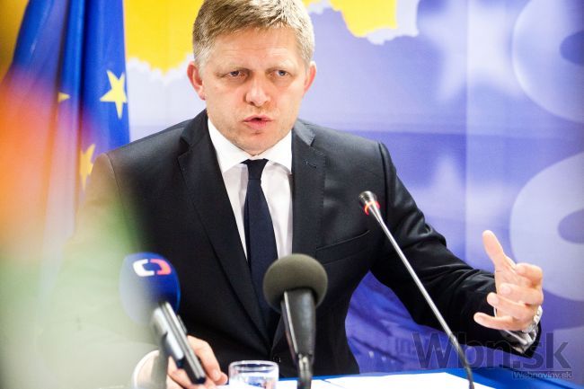 Najlepšie podľa Slovákov reagoval na utečencov premiér Fico
