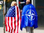 Tím NATO bude pôsobiť v našich kasárňach, odobril Fico