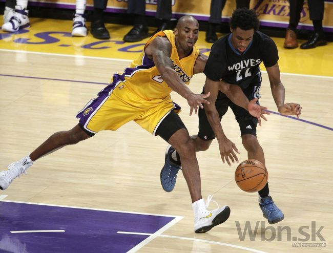 Video: Cleveland vyplienil Memphis, Lakers začali prehrou