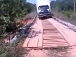 Video: Kamión sa prepadol