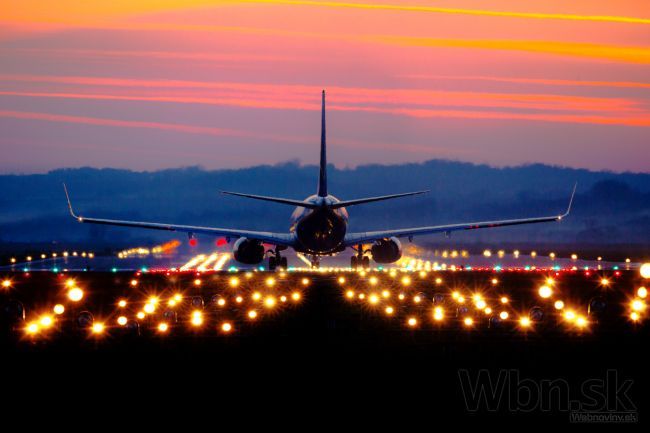 Airbus ČSA musel núdzovo pristáť, mal problém s motorom