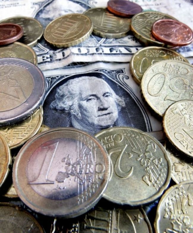 Euro v pondelok posilnilo voči doláru aj jenu