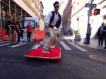 Video: Aladin zabáva ulice New Yorku