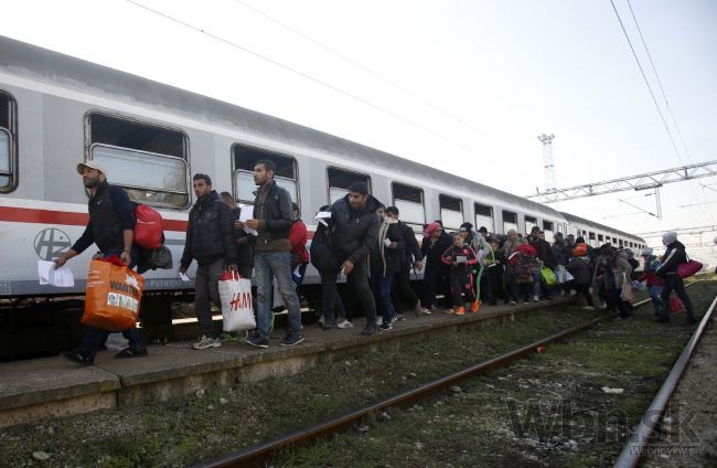 Srbi a Chorváti zaviedli cezhraničné vlaky pre utečencov