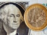 Euro si oproti doláru odpísalo 0,3 percenta