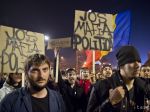 Rumunské mestá opäť zaplnili demonštranti požadujúci predčasné voľby