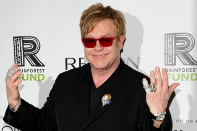 Elton John sa pripravuje na stretnutie s Vladimirom Putinom