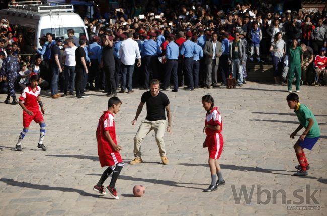 Video: David Beckham si zahral futbal s nepálskou mládežou