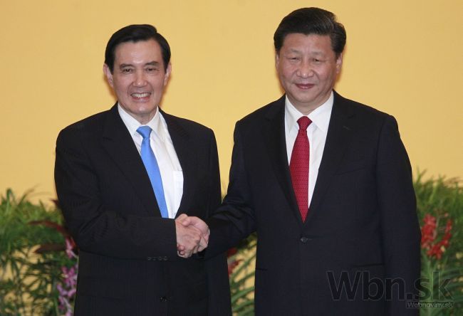 Prezidenti Číny a Taiwanu si prvýkrát podali ruky