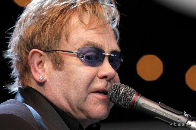 Elton John sa pripravuje na stretnutie s Vladimirom Putinom