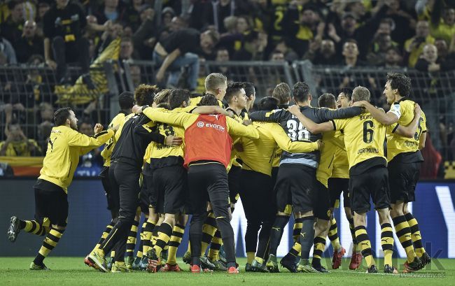 Video: Dortmund zdolal Schalke, Brémy ozbíjali Augsburg