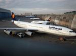 Lufthansa zrušila v stredu pre štrajk takmer tisícku letov
