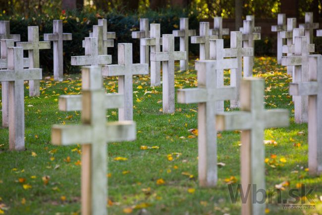 Na vojenskom cintoríne spomínali na vojnových veteránov