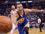 Video: Golden State vyrovnalo rekord, v Charlotte bola dráma