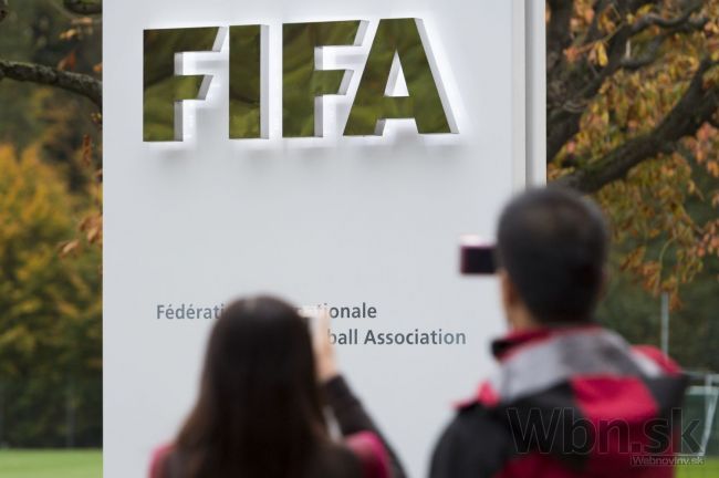 O kreslo FIFA sa pobije päť kandidátov plus Platini
