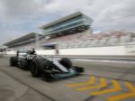 Lewis Hamilton mal autonehodu, zmeškal tlačovku