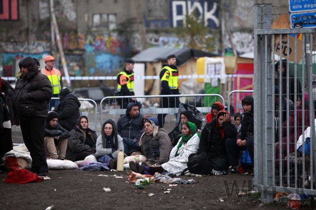 Švédsko kvôli migrantom zavádza dočasné hraničné kontroly