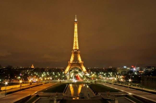 Eiffelova veža v Paríži je opäť otvorená širokej verejnosti