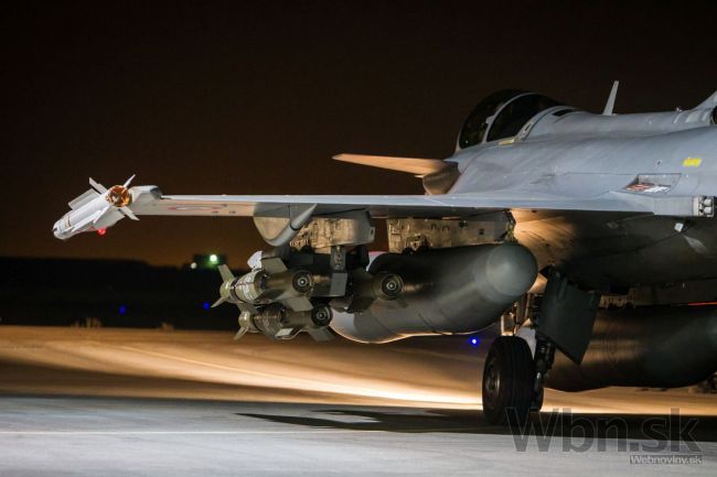 Francúzi s Rusmi bombardovali baštu Islamského štátu