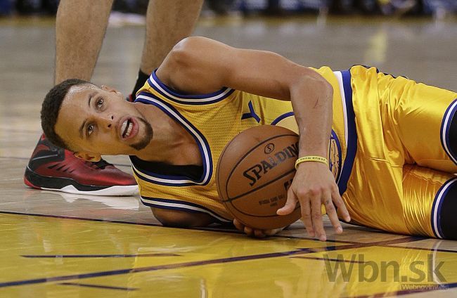 Video: Šampión víťazí, vicemajstrovi v NBA dochádza para