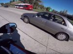 Video: Motorkár chytá nohy na diaľnici