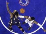 Video: V NBA sa predlžovalo, Spurs sa vezú na víťanej vlne