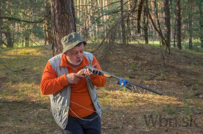 Polonahý dôchodca (69) naháňal dievčatá, bolo počuť výstrel