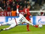 Video: Bayern je v osemfinále Ligy majstrov, žije aj Arsenal