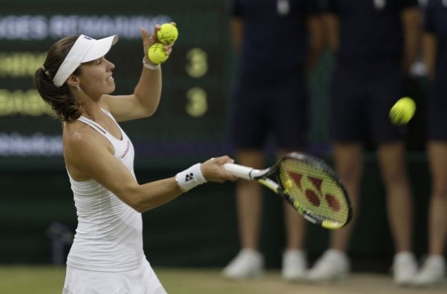 Hingisová čaká na Federerovu odpoveď, v zálohe má Wawrinku