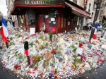 Francúzsko sa postará o desiatky sirôt po útokoch v Paríži