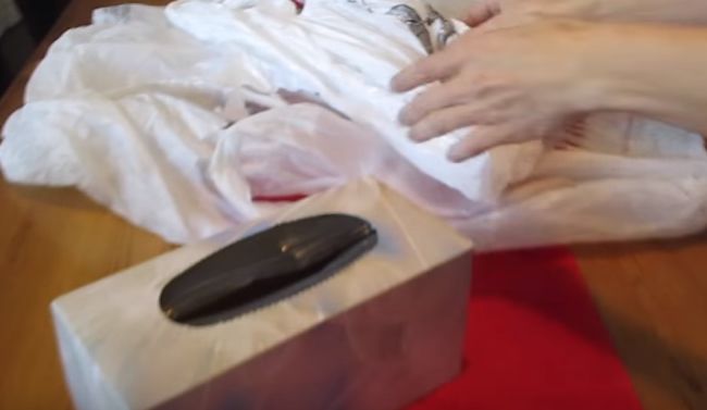Video: Trik, ako šikovne uskladniť igelitové tašky