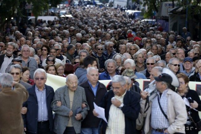 Grécki dôchodcovia demonštrujú proti zmenám: Nemôžeme žiť z 300 eur