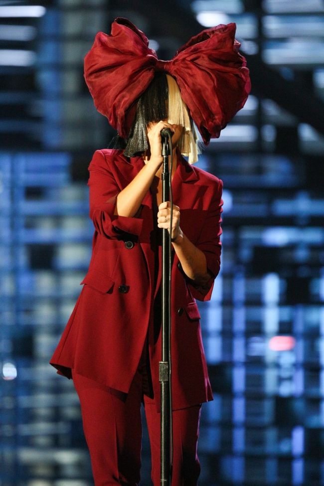Sia zverejnila tretí singel z albumu This Is Acting