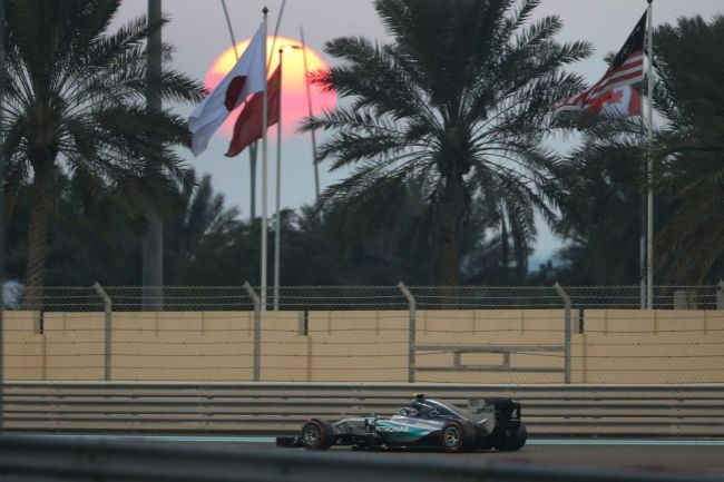 Rosberg si na okruhu Yas Marina vyjazdil pole position