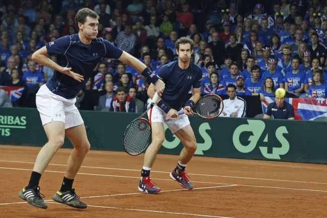 Briti uspeli vo štvorhre, vo finále Davis Cupu vedú 2:1