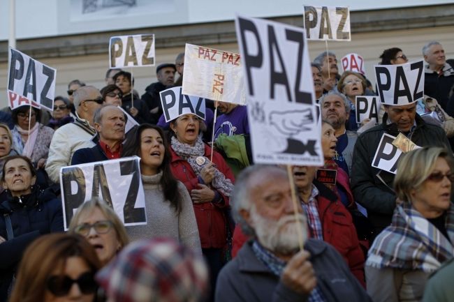 Tisíce ľudí v Španielsku demonštrovali proti náletom v Sýrii