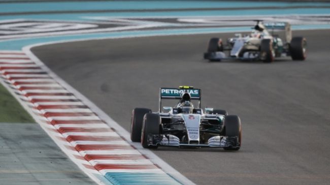 Rosberg dosiahol na záver sezóny v Abú Zab víťazný hetrik