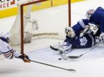 Video: Islanders zvíťazili bez Haláka, Sparks ide do dejín