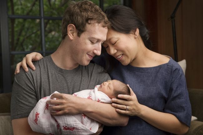 Zuckerberg je otcom, daruje 99 percent akcií Facebooku