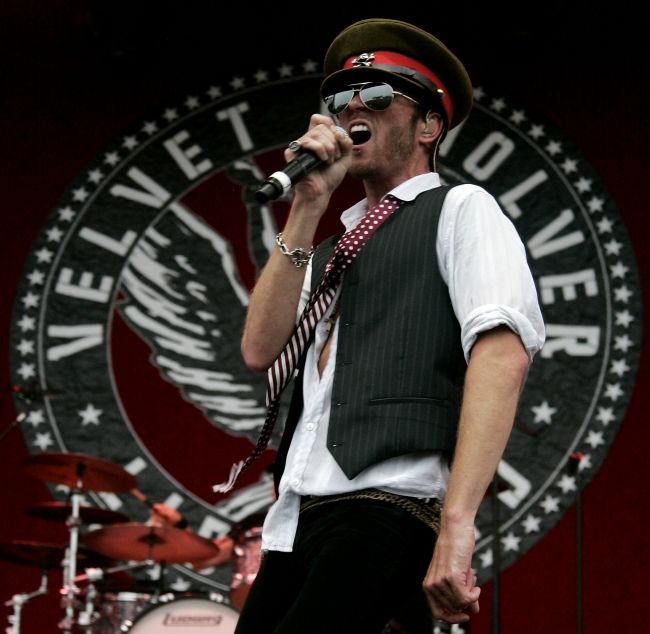 Zomrel Scott Weiland, spevák Stone Temple Pilots