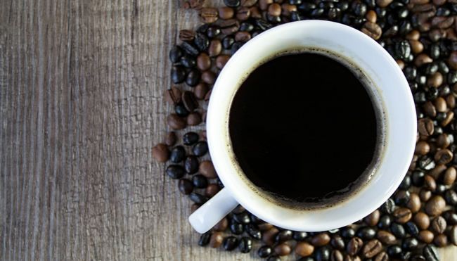 Káva pred spaním: Aké má účinky na organizmus?