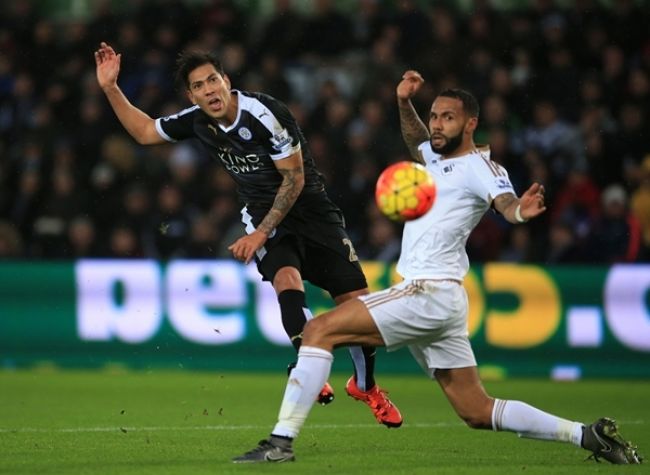 Video: Leicester vedie Premier League, Chelsea je blízko dna
