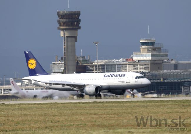 Pasažier letu Lufthansy sa vyhrážal otvorením dverí lietadla