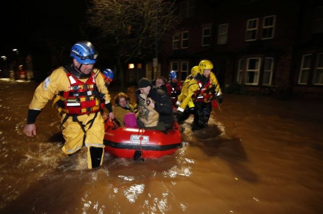 V grófstve Cumbria zavreli po víchrici Desmond vyše 30 škôl