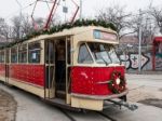 Do ulíc Bratislavy vyrazila tradičná vianočná električka