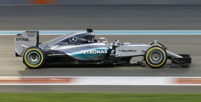 Mercedes žaluje svojho inžiniera za špionáž