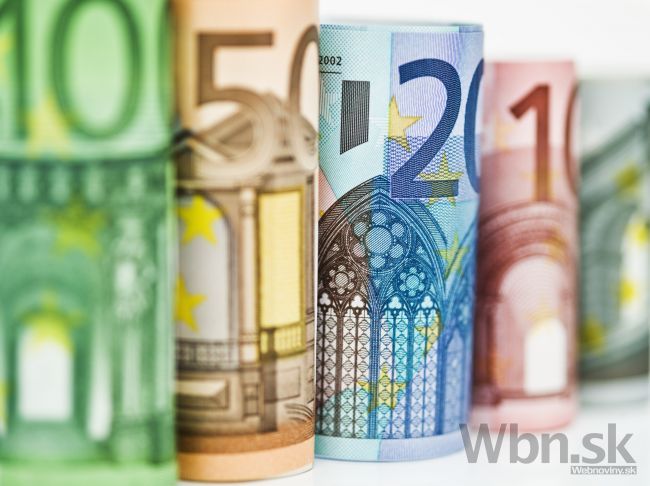 Euro oslabilo oproti franku aj voči doláru