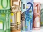 Euro oslabilo oproti franku aj voči doláru